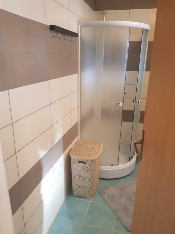Apartmani Andrej Udbina Luaran gambar