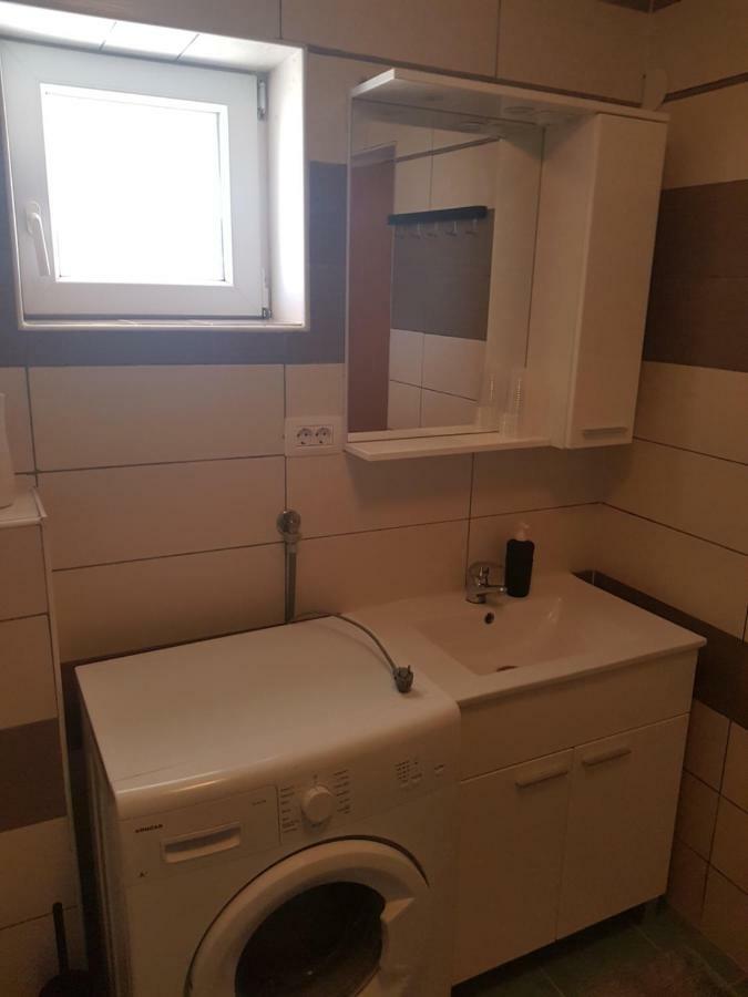 Apartmani Andrej Udbina Luaran gambar