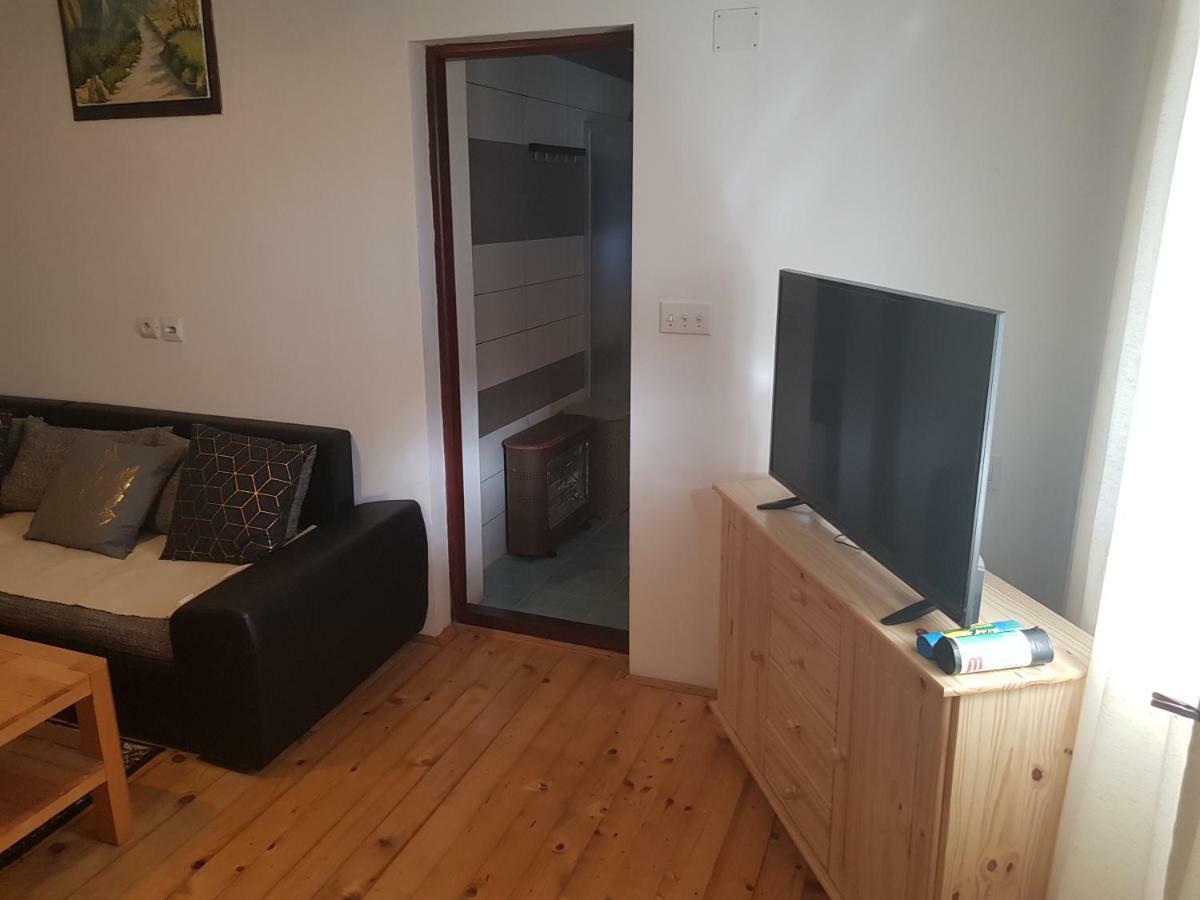 Apartmani Andrej Udbina Luaran gambar