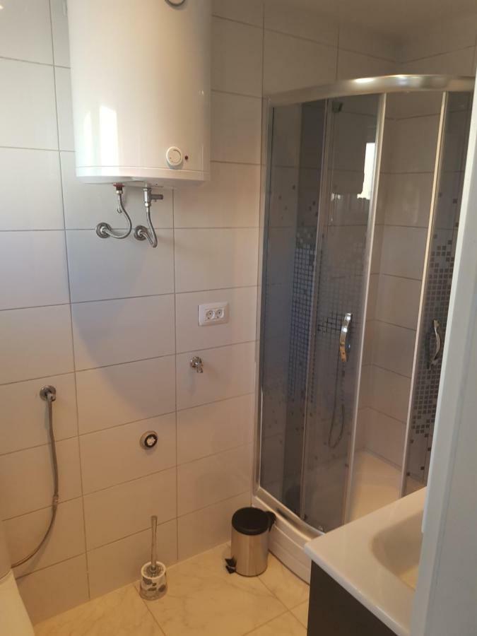 Apartmani Andrej Udbina Luaran gambar