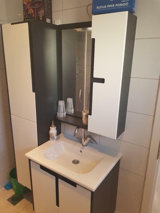 Apartmani Andrej Udbina Luaran gambar