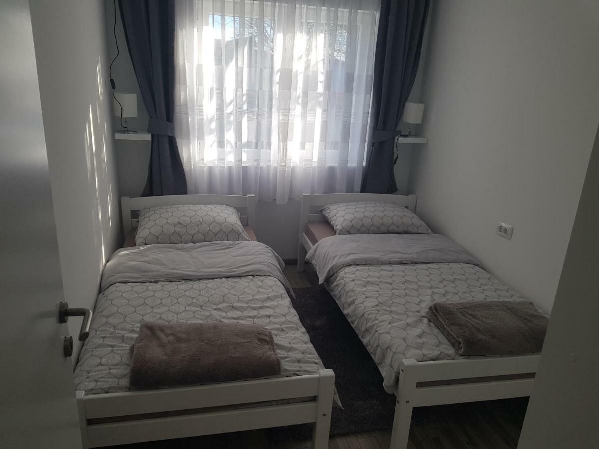 Apartmani Andrej Udbina Luaran gambar