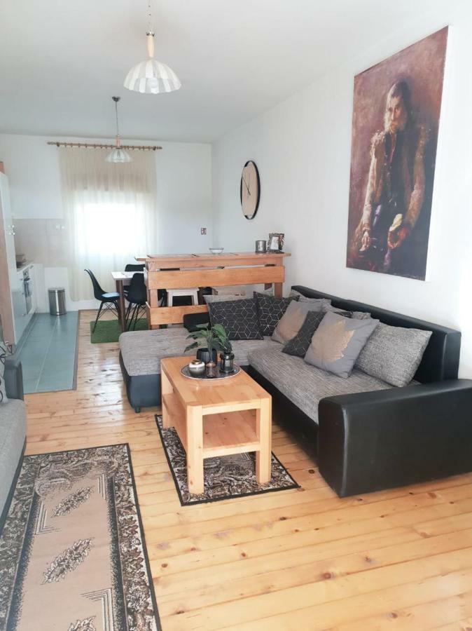 Apartmani Andrej Udbina Luaran gambar