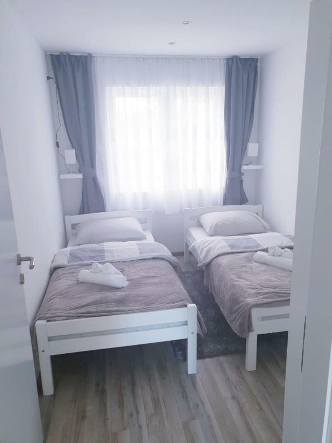 Apartmani Andrej Udbina Luaran gambar
