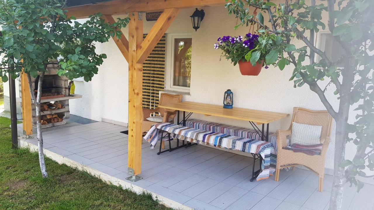 Apartmani Andrej Udbina Luaran gambar