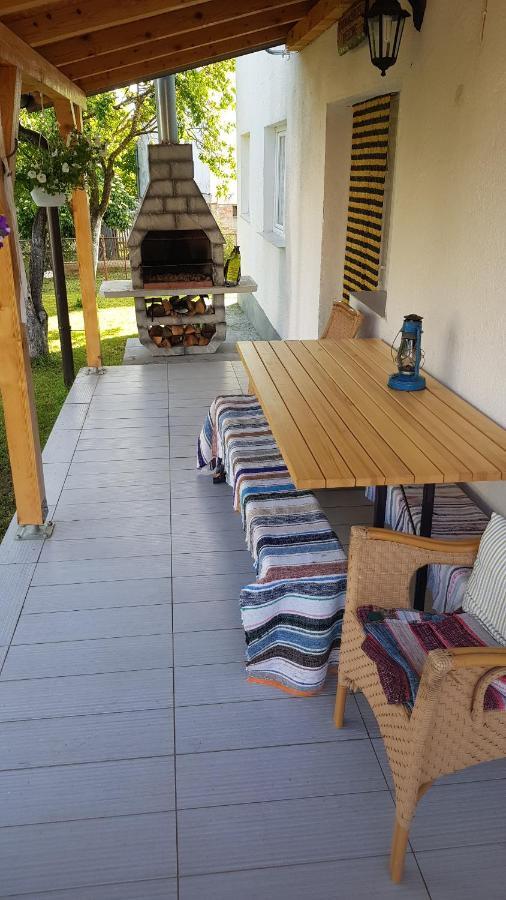 Apartmani Andrej Udbina Luaran gambar
