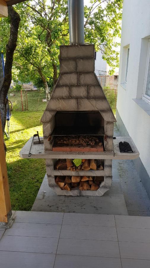 Apartmani Andrej Udbina Luaran gambar